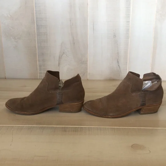 Dulce Vita tan all suede booties - Picture 3 of 10